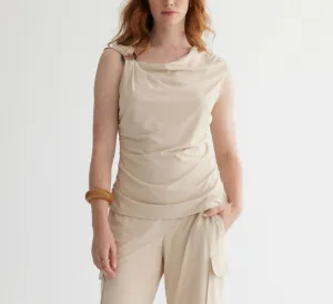 IRIS - Sleeveless Top with Shirring and Wooden Ring in Champagne