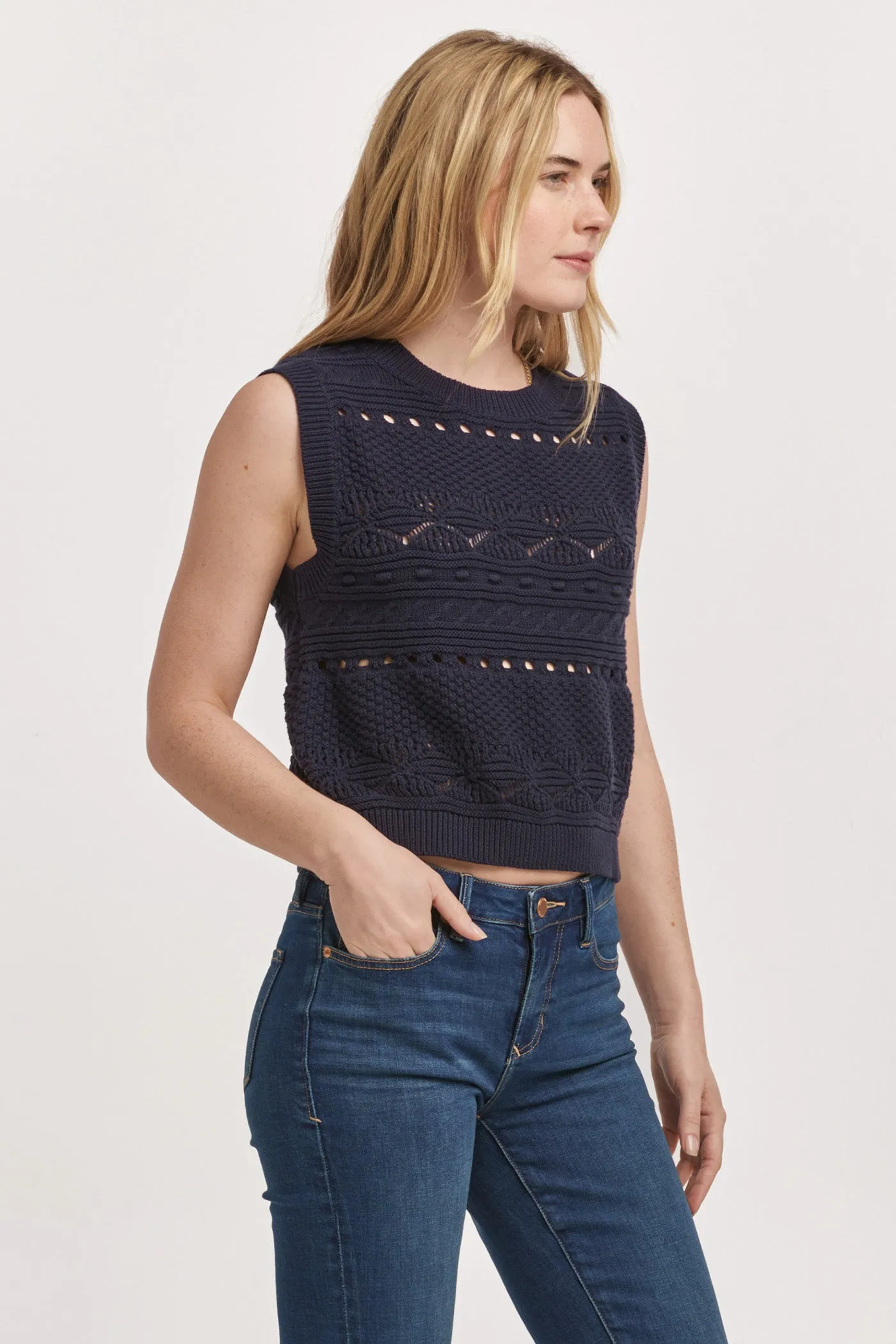 KAELA CREW NECK SLEEVELESS TANK MIDNIGHT BERRY