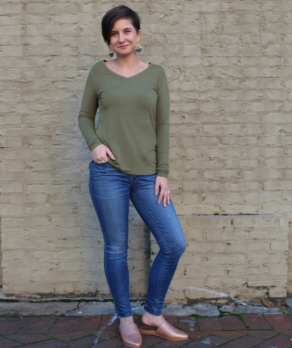 V-NECK long sleeve tee in Olive