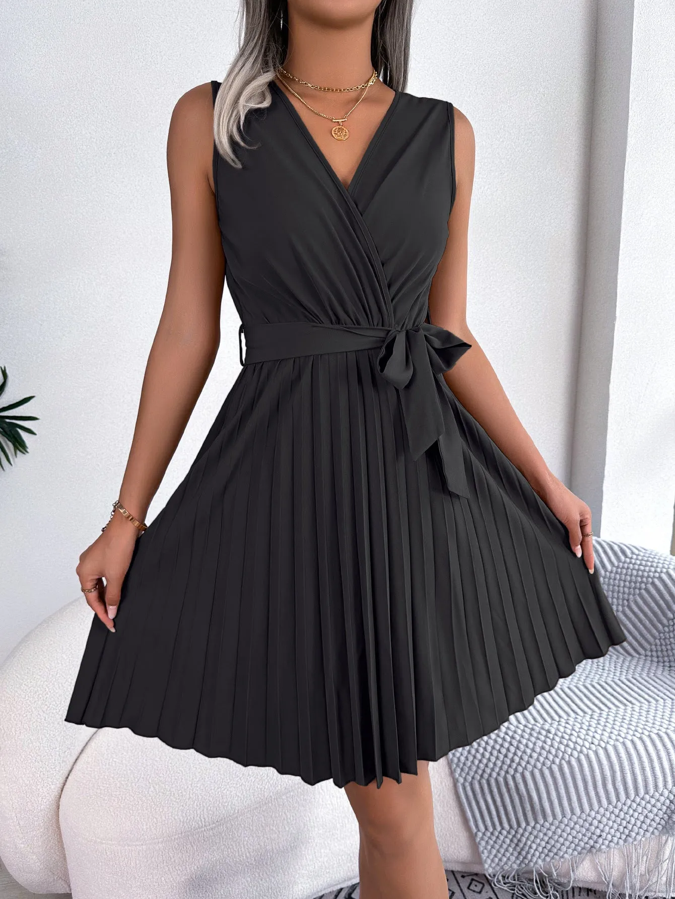 Women's Elegant Cross Sleeveless Cinched Pleated Dress Dresses